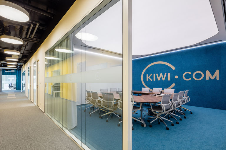 hlavní jednací místnost – Kanceláře KIWI.COM | Horalík Atelier