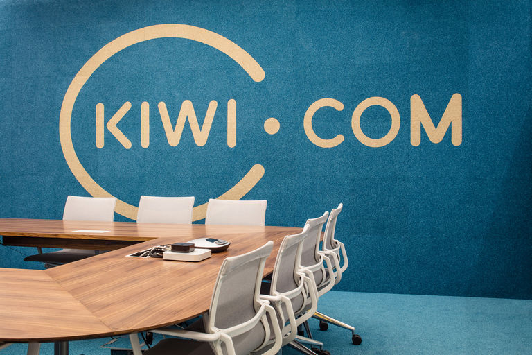 detail hlavní jednací místnosti – Kanceláře KIWI.COM | Horalík Atelier